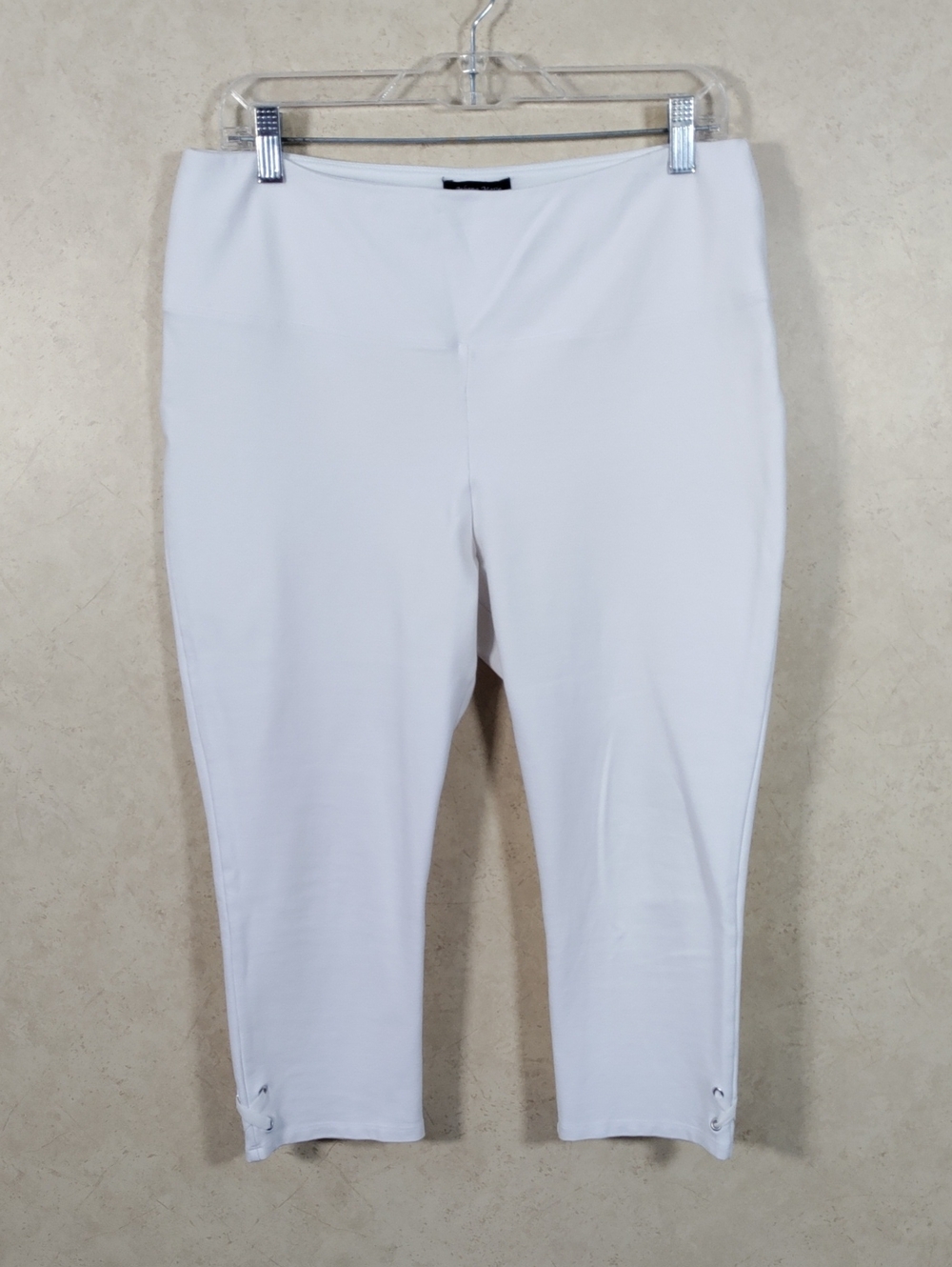 I131 Athena Marie White Capri Leggings L